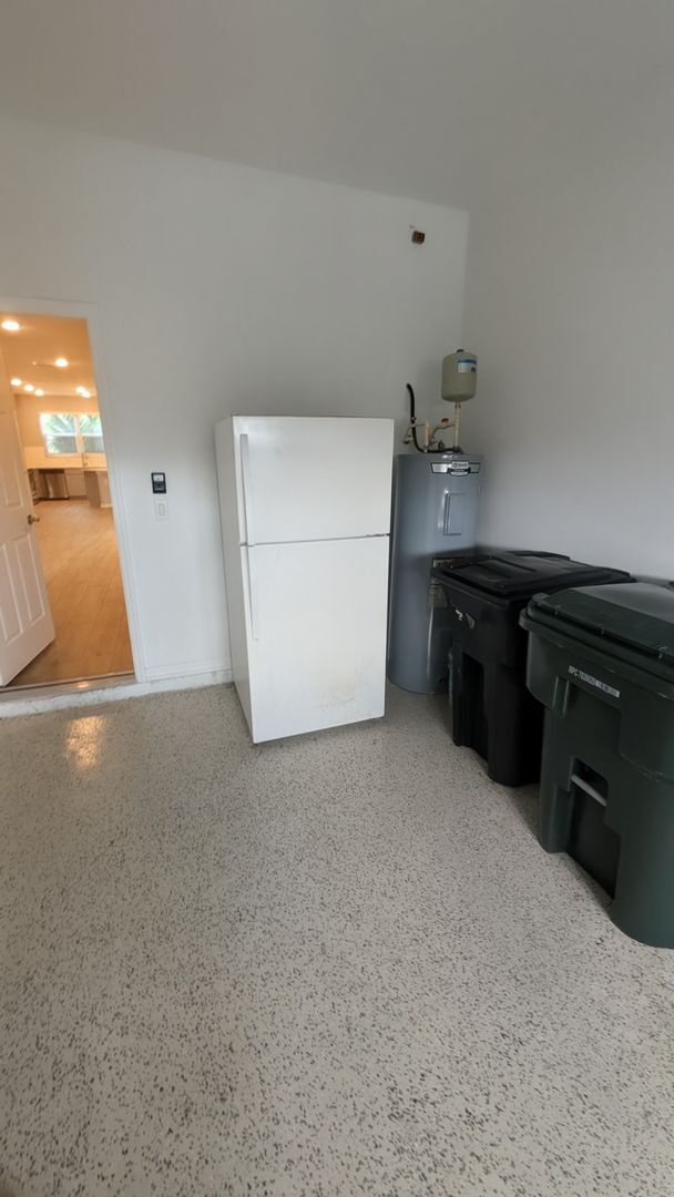 Building Photo - Annual UNfurnished almost BRAND NEW townhome just south of University and Lockwood Ridge!