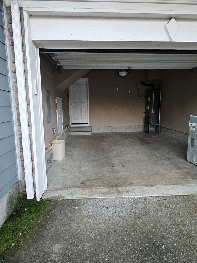 Building Photo - T2834