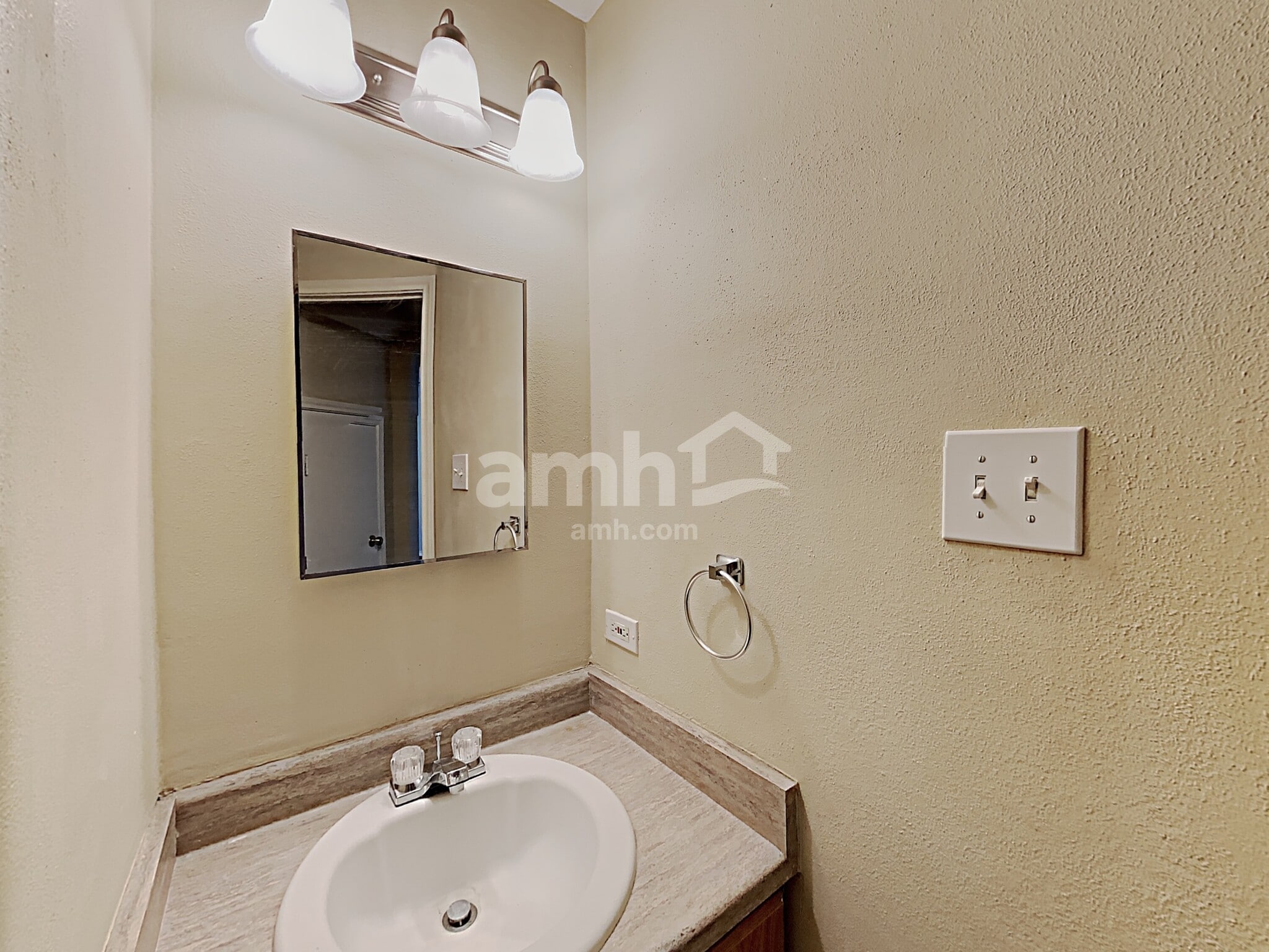 Building Photo - 11011 Victors Hl