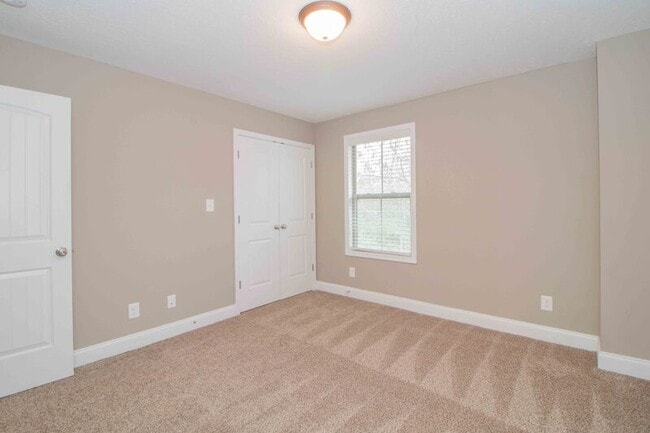 Building Photo - 325 Landrum Pl