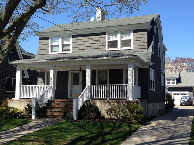 Primary Photo - 304 Salem Ave