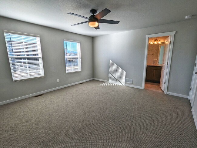 Building Photo - 3 Bedroom, 2.5 Bathroom with two car garage