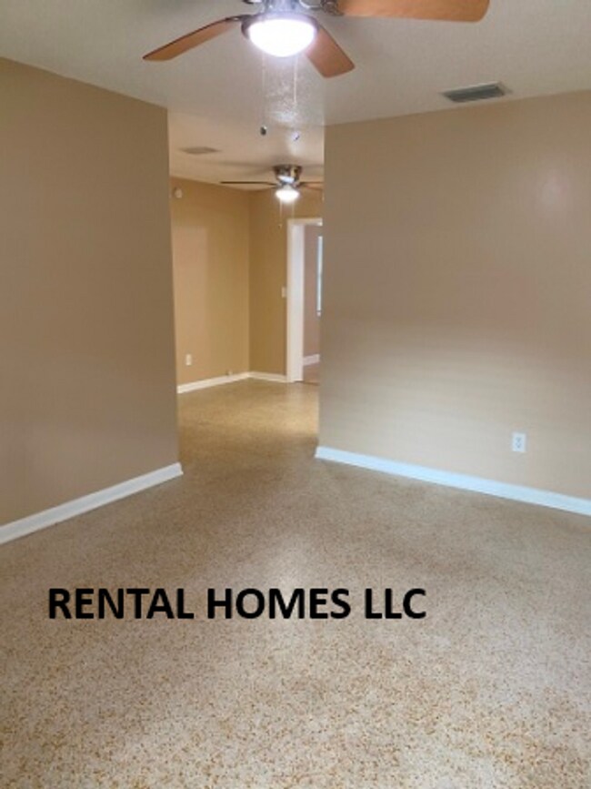 Building Photo - Four Bedroom Home, Walking Distance to New Sun Rail, City Hall & Lake Mary Elementary