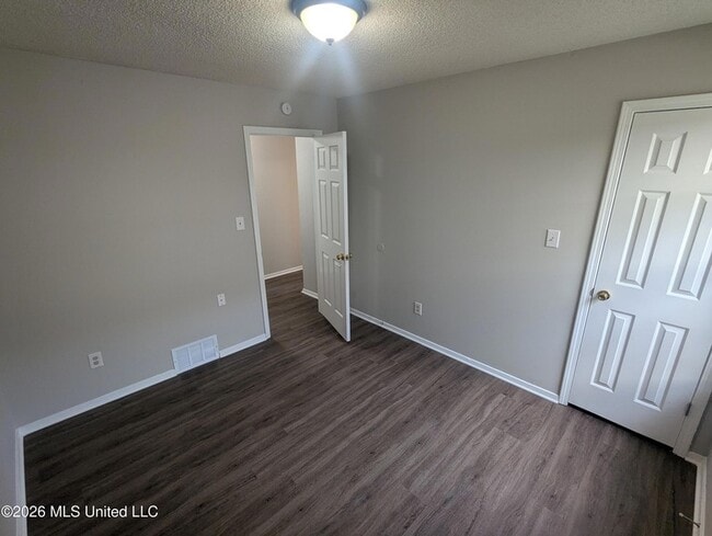 Building Photo - 2922 Waverly Dr