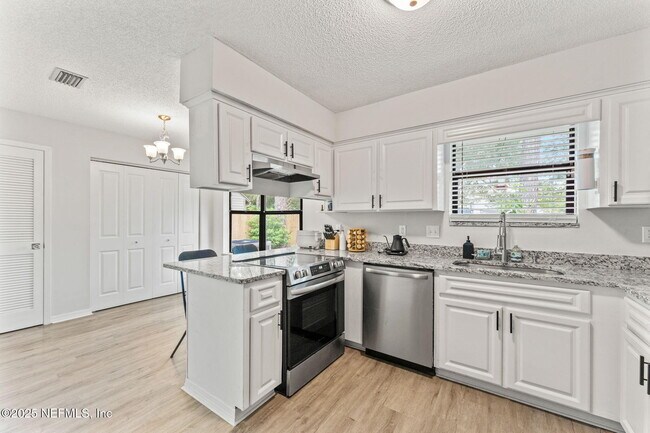 Building Photo - 9783 Viceroy Dr E