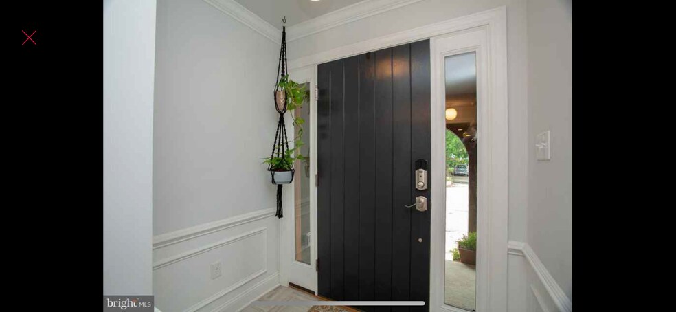 Building Photo - 869 N 5th St