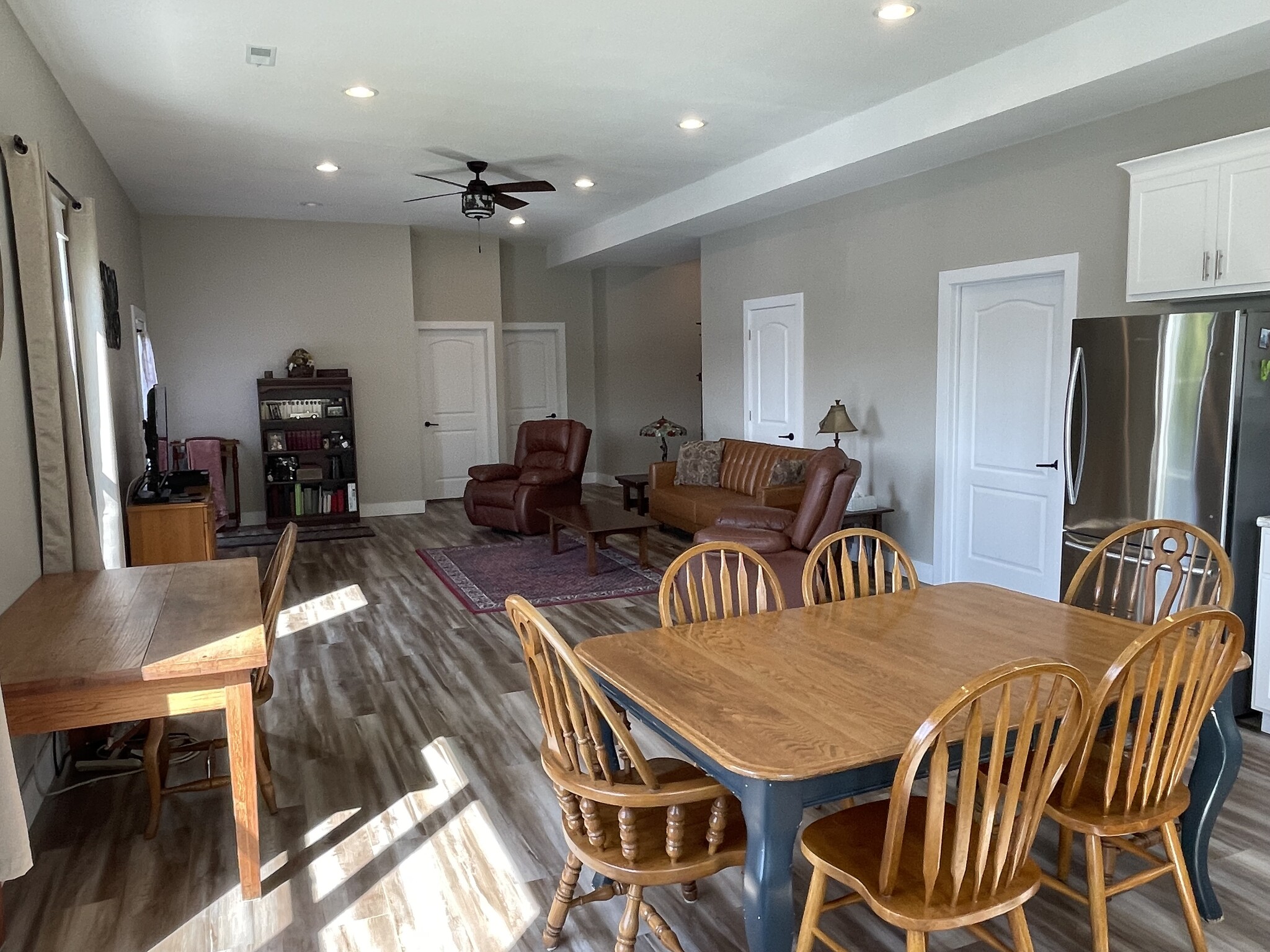 Open concept living, dining and desk area - 579 Bella Vista Dr
