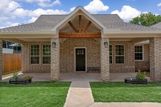 Building Photo - 24738 Roscommon Ln