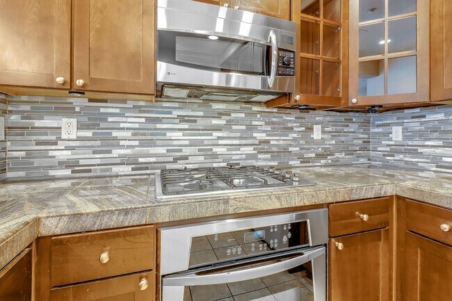 Building Photo - Luxury 2 Bedroom Condo with Loft