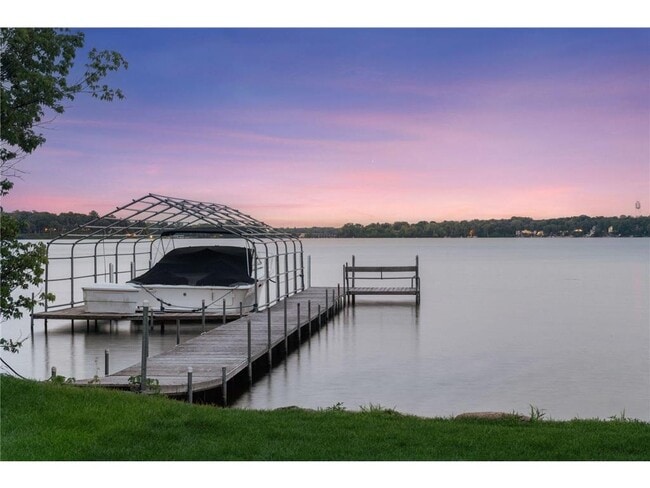 Building Photo - 3135 Shoreline Dr