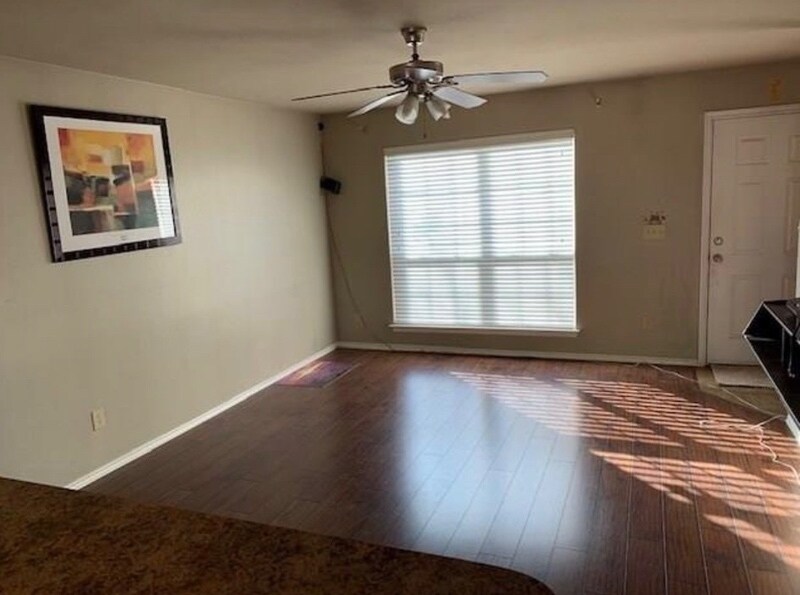 Building Photo - 611 W Shadow Ridge Way