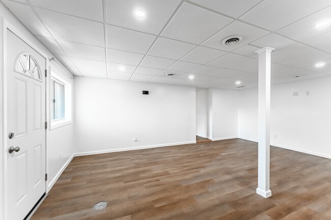 Building Photo - 321 Waitman St