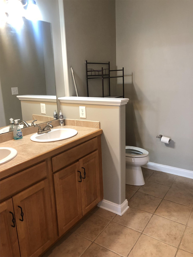 Building Photo - 136 Westshore Pointe