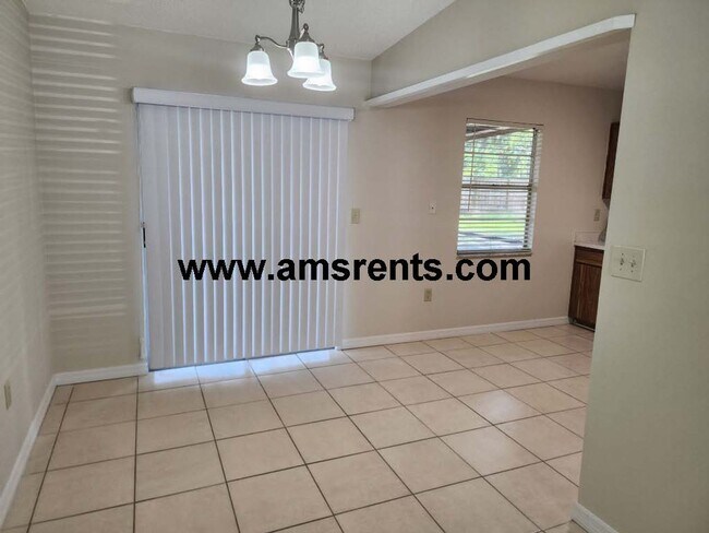 Building Photo - Charming 3-bedroom, 2-bathroom home in Poinciana