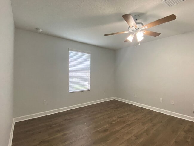 Building Photo - Spacious Waterfront 4BD/2.5BA Single Family Home in Orlando FL!