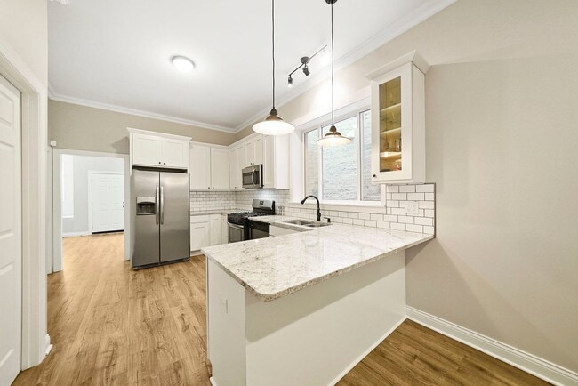 Building Photo - 1621 W 19th St