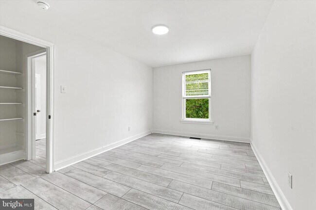 Building Photo - 7813 Midis Pl
