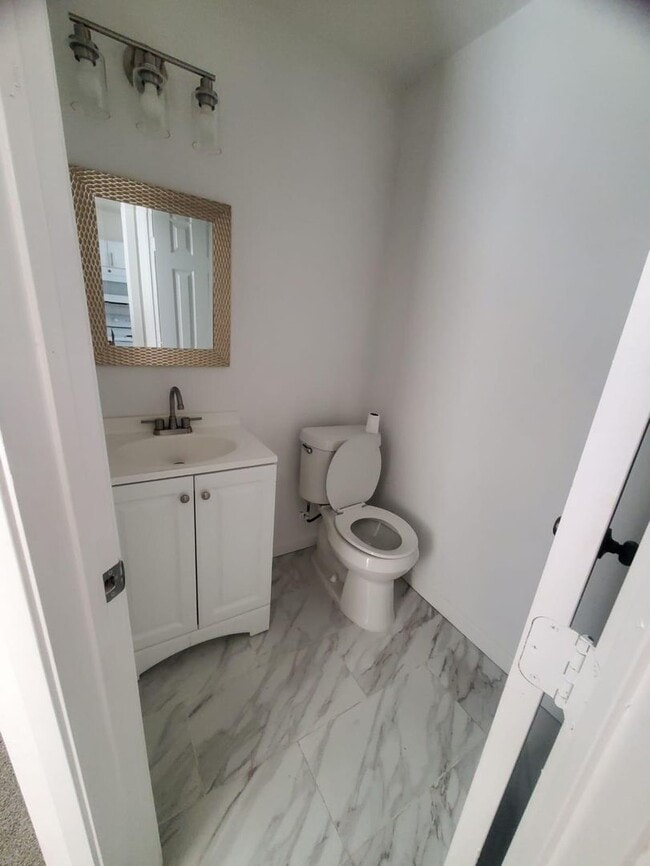 Building Photo - 713 W Sam Rayburn Dr