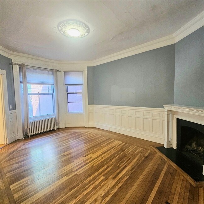 Primary Photo - 295 Newbury St