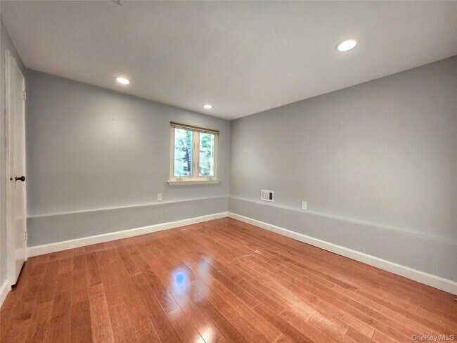 Building Photo - 38 Orange Dr
