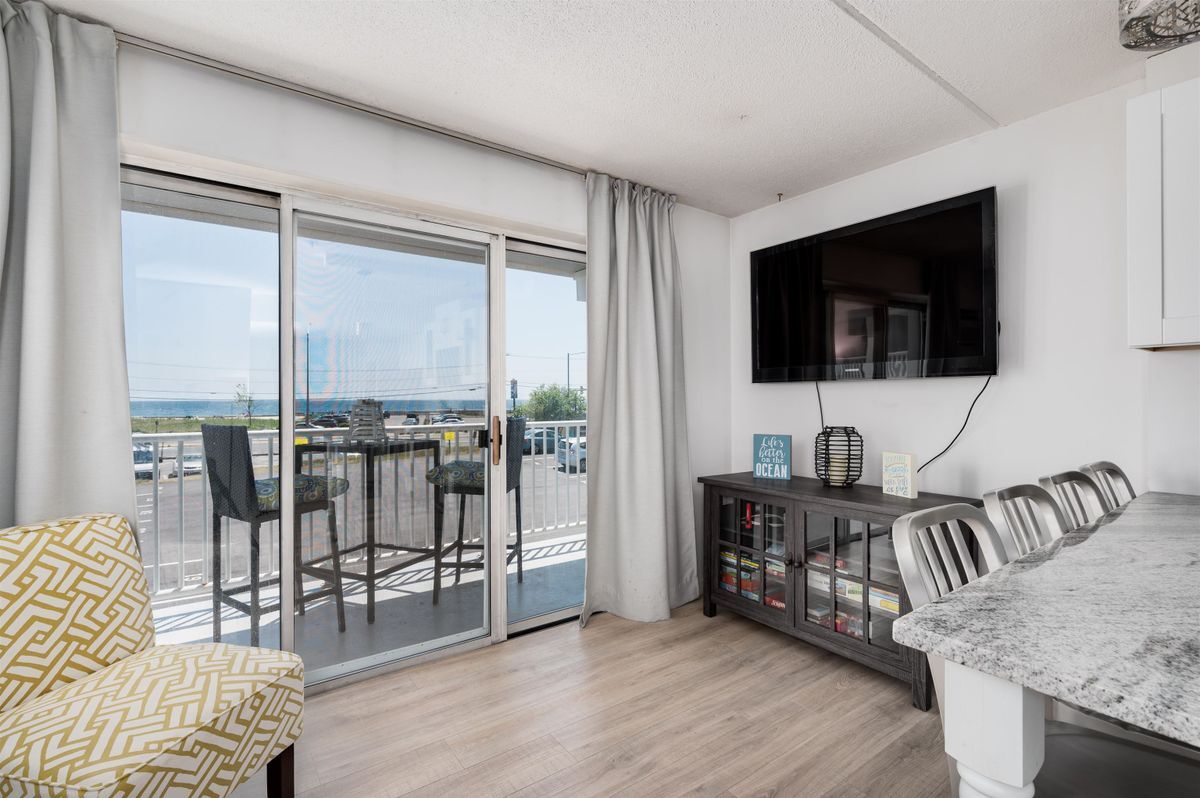 Building Photo - 933 Ocean 207