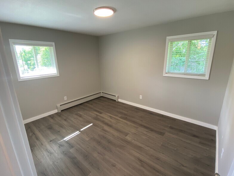 Bedroom 1 - 609 Market St S