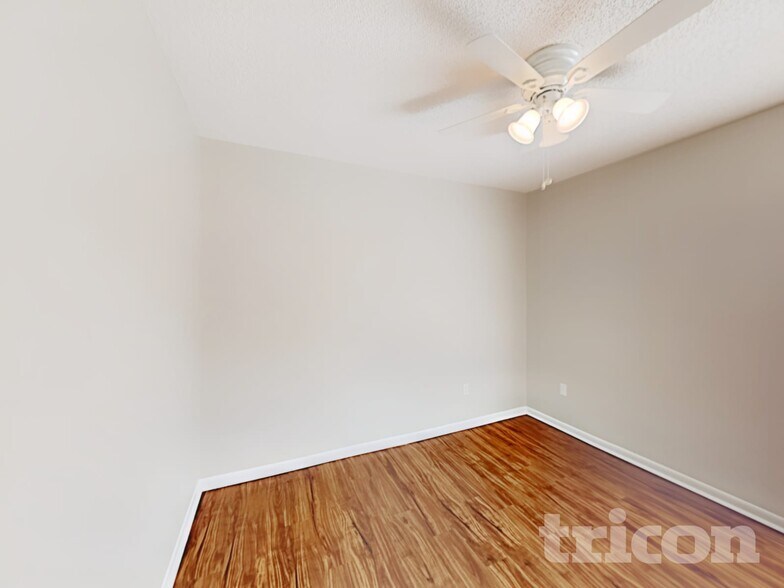 Building Photo - 1757 Lakeview Village Dr