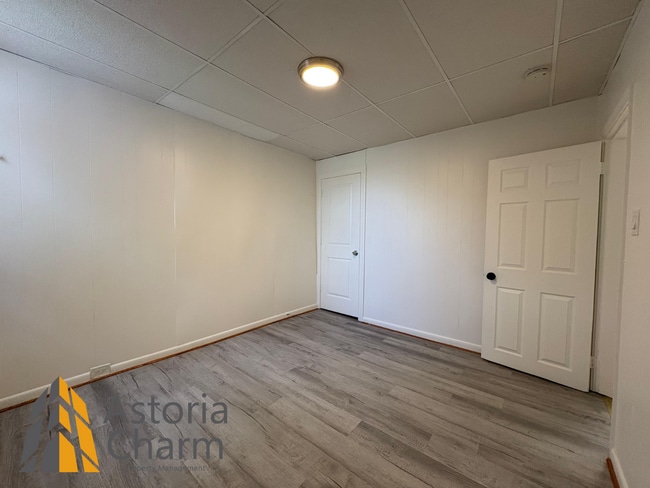 Building Photo - Updated 3 BR Home with Spacious Yard & Pre...