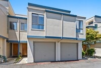 Building Photo - 2Br/2Ba - 1 Car Garage Townhouse in the He...