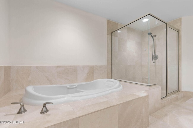 Building Photo - 231 Riverside Dr