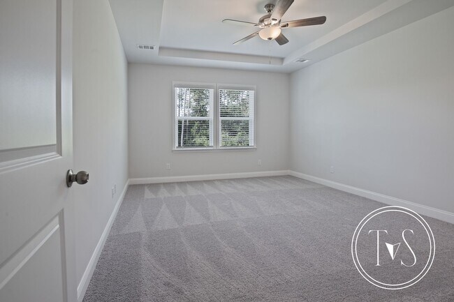 Building Photo - RATE DROP ALERT (was $3500/month) and SUMM...