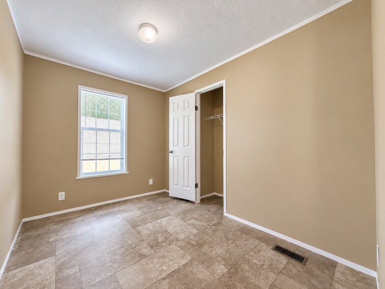 Building Photo - 71597 Penny Ct
