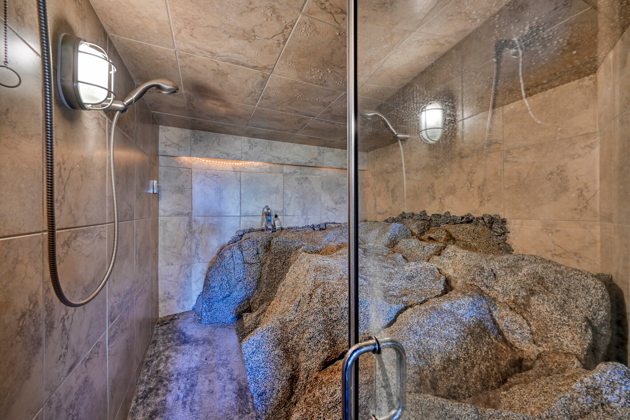 Building Photo - 8985 Vista de Lago Ct