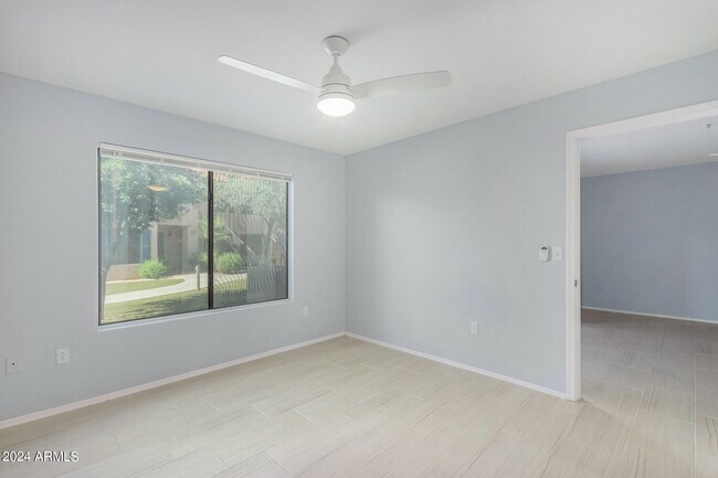 Building Photo - 9990 N Scottsdale Rd