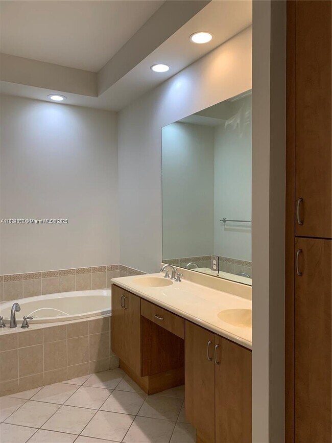 Building Photo - 3020 NW 125th Ave