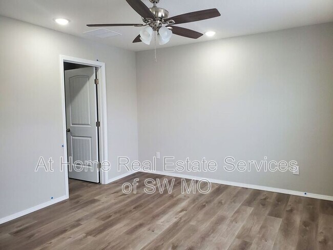 Building Photo - 624 S Southgate Dr