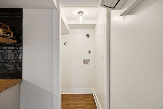 Building Photo - 215 Ash Dr