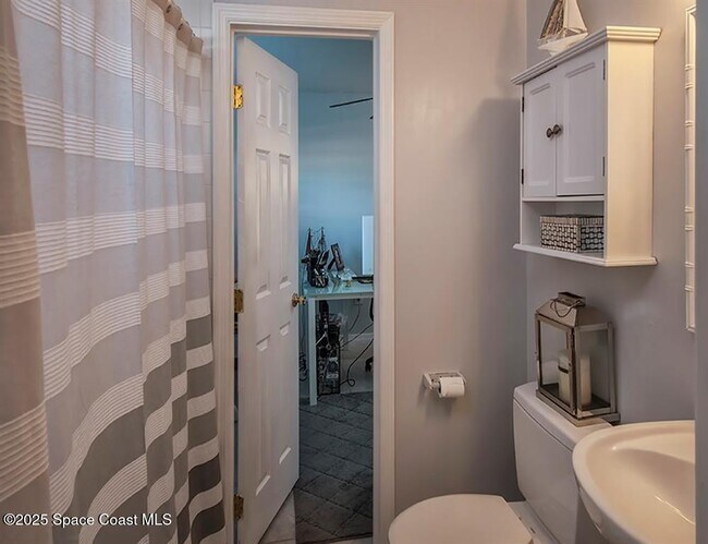 Building Photo - 1550 4th Ave