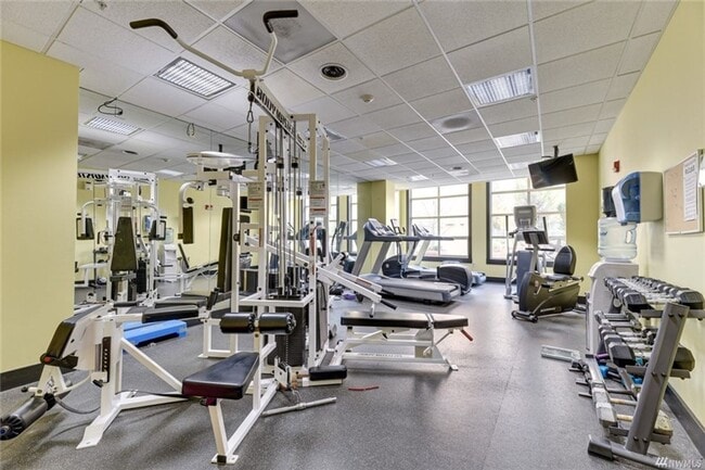 Building Photo - Downtown Bellevue 2 bed, 2 bath with Updat...