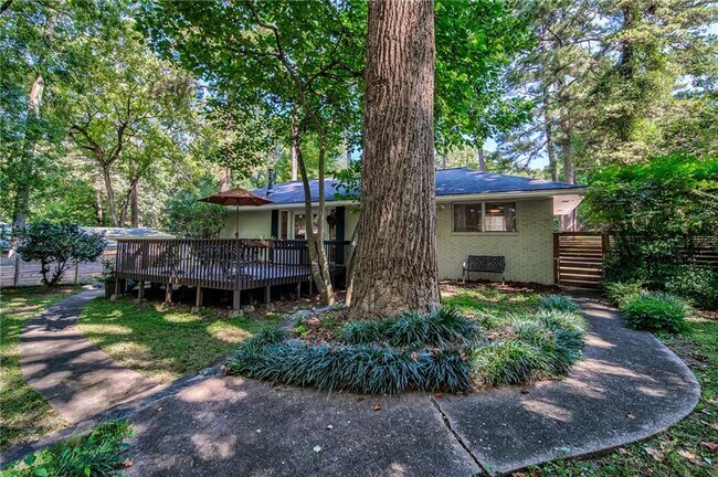 Building Photo - 679 Pine Valley Rd SW