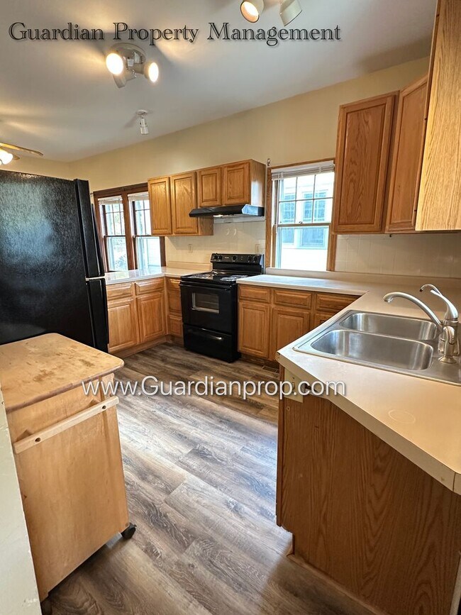 Building Photo - South Minneapolis SFH, Fenced Yard, 1 Car Garage, Dishwasher, Laundry, October Availability