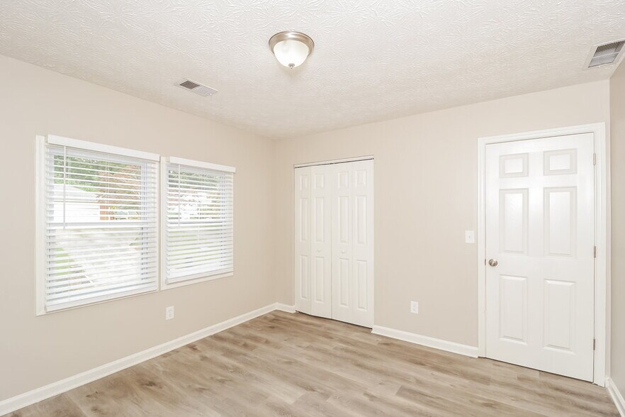 Building Photo - 1021 Sugar Springs Dr SW
