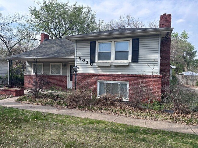 Primary Photo - $1495 - 3 bedroom/ 1.5 bathroom - Beautifu...