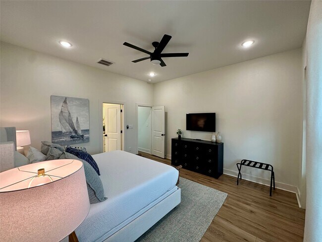 Building Photo - 2503 103rd St