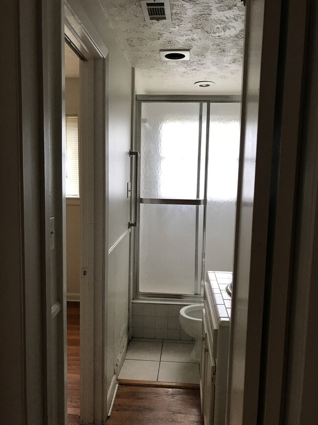 Building Photo - Beautiful Home! Perfect location
