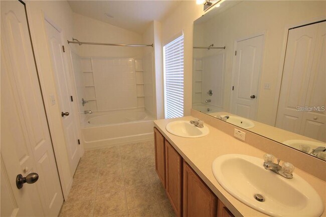 Building Photo - 6783 Breezy Palm Dr