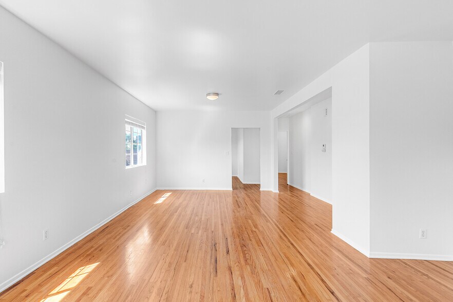 Building Photo - 2347 Moss Ave