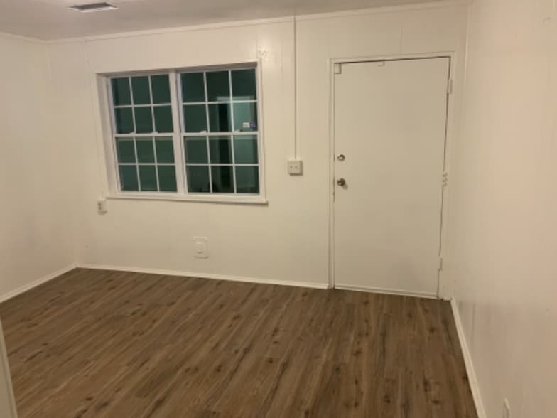 Building Photo - 209 Nona Dr