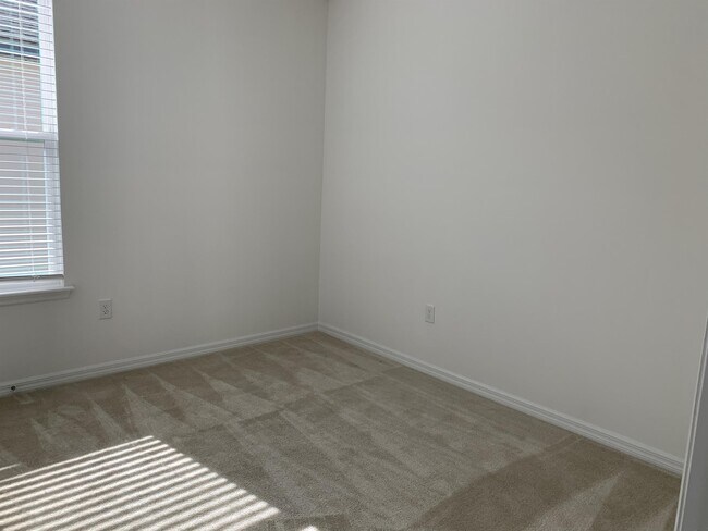 Building Photo - 10360 Austrina Oak Lp