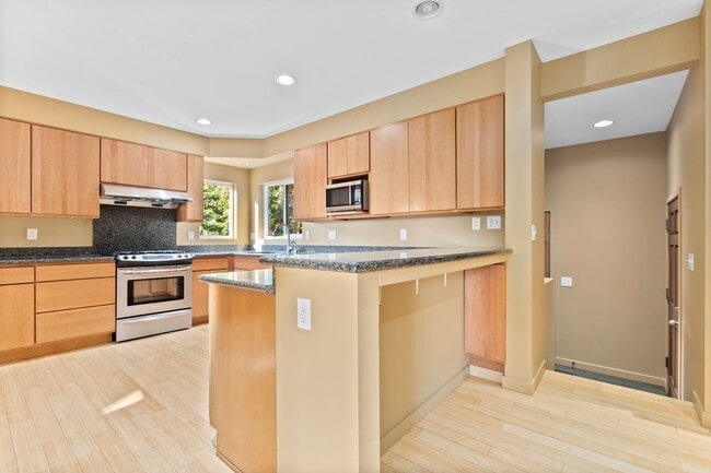 Building Photo - Big Brilliant Greenwood Home: 87th and Linden